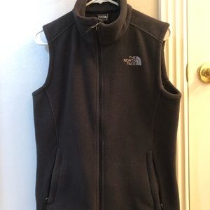 ⭐️ (3 for $30) Black fleece North Face vest